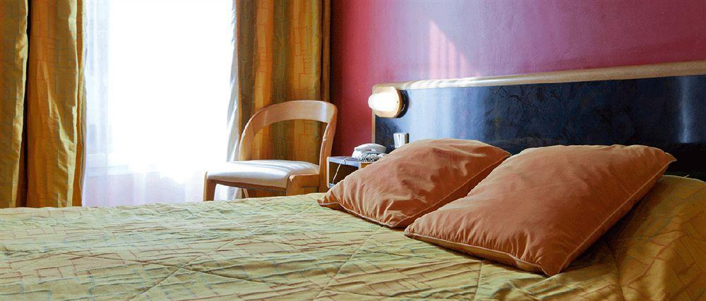 Hotel Bristol Republique Parijs