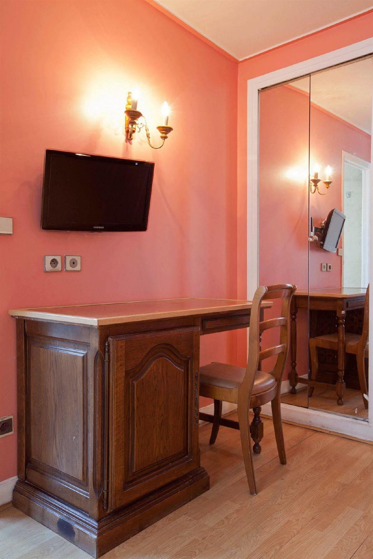 Hotel Bristol Republique Parijs